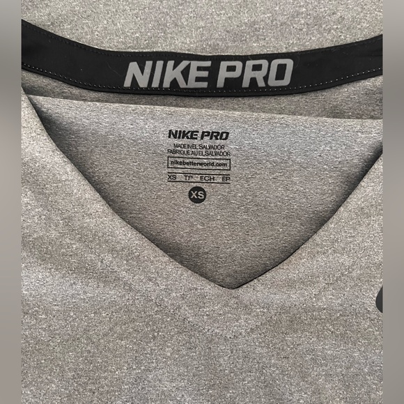 Nike Pro tshirt - Picture 2 of 2